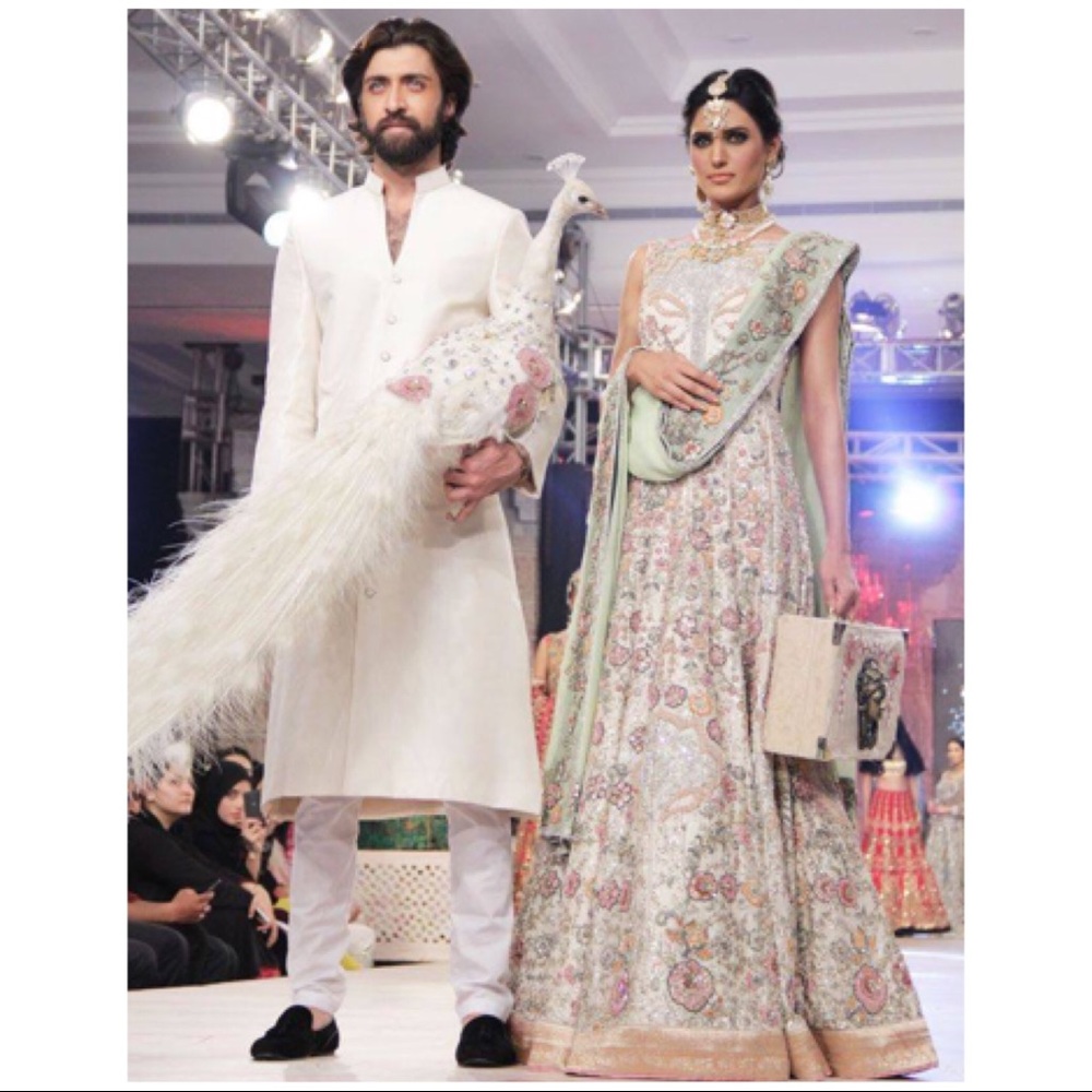 PRICE FIRM Indian designer anarkali gown.Bridal Lehenga Saree - Picture 2 of 8